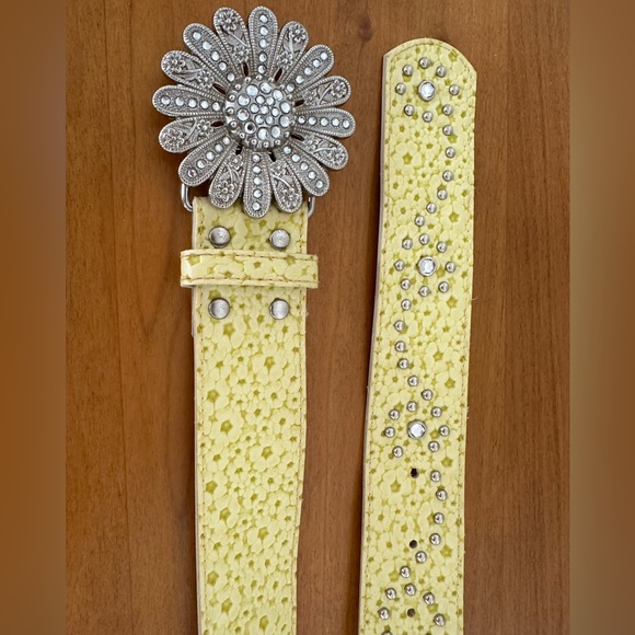 Buttercup Yellow Belt With Silver-Tone Flower 🌺 Buckle & Metal Studs-Adjustable. - Picture 9 of 15